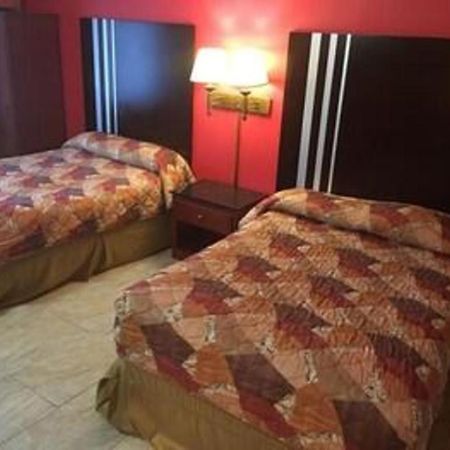 Travelodge By Wyndham Bay Shore Long Island Buitenkant foto