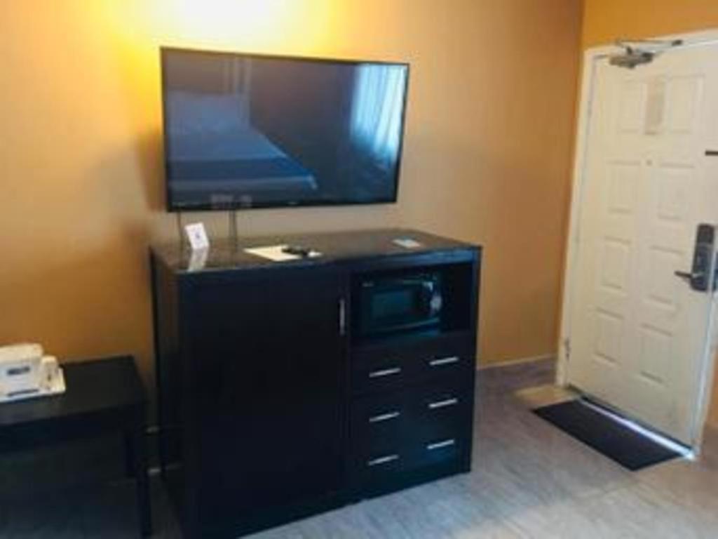 Travelodge By Wyndham Bay Shore Long Island Buitenkant foto