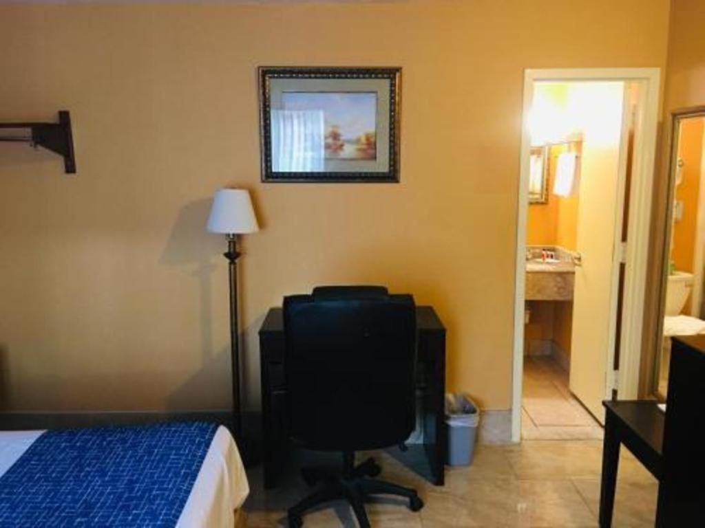 Travelodge By Wyndham Bay Shore Long Island Buitenkant foto