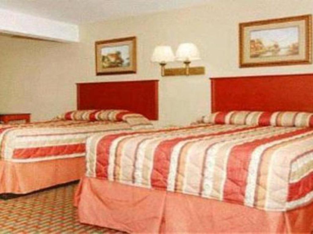 Travelodge By Wyndham Bay Shore Long Island Buitenkant foto