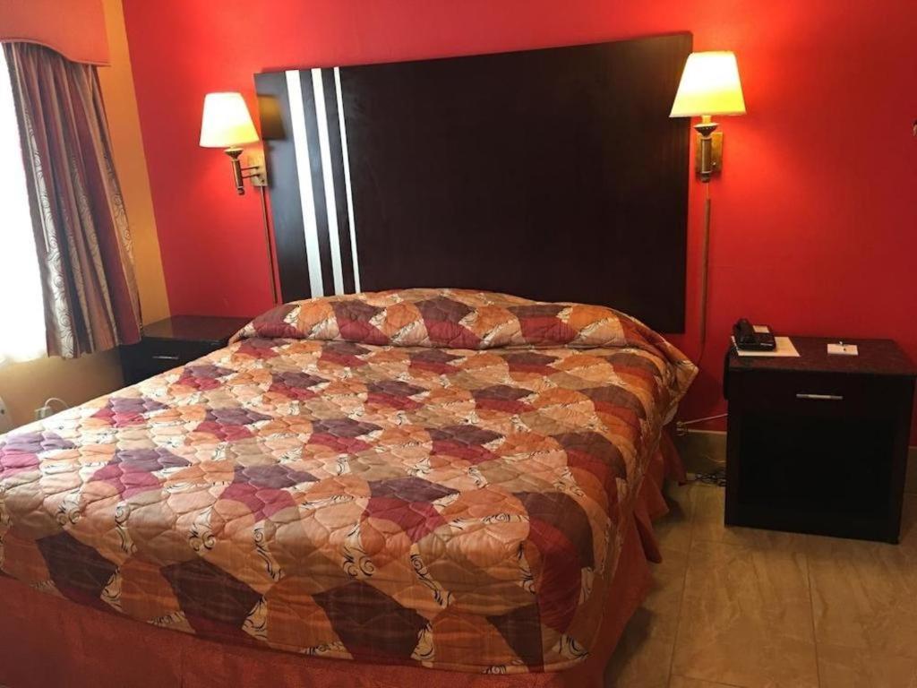 Travelodge By Wyndham Bay Shore Long Island Buitenkant foto