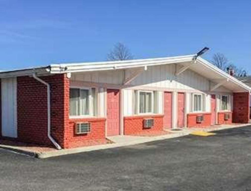 Travelodge By Wyndham Bay Shore Long Island Buitenkant foto