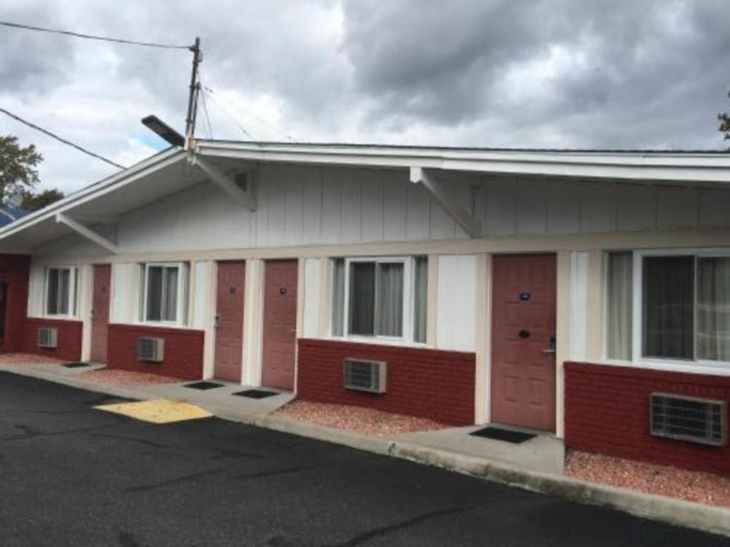 Travelodge By Wyndham Bay Shore Long Island Buitenkant foto