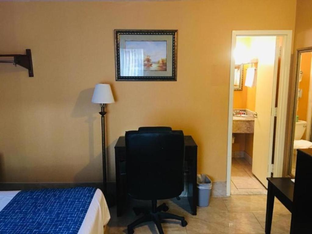 Travelodge By Wyndham Bay Shore Long Island Buitenkant foto