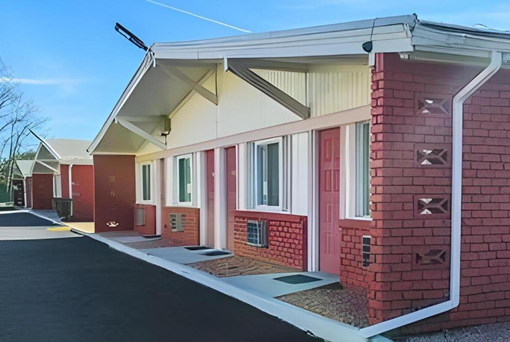 Travelodge By Wyndham Bay Shore Long Island Buitenkant foto